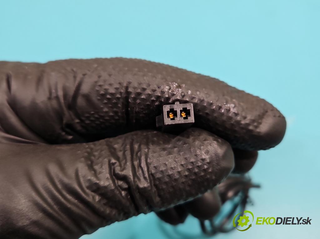 Vw Passat CC 2008-2016 2.0 TDI 140 HP manual 103 kW 1999 cm3 4- pas bezpečnosť: predné ľavý 1K8857755E