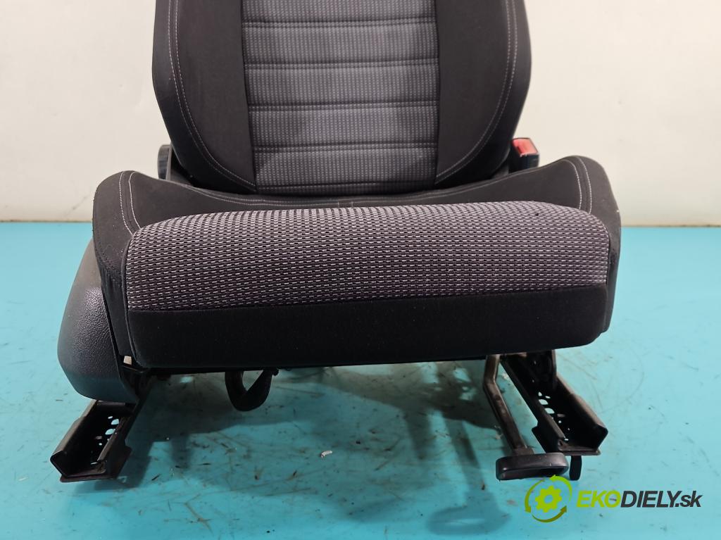 Vw Passat CC 2008-2016 2.0 TDI 140 HP manual 103 kW 1999 cm3 4- Sedačka pravý (Sedadlo)