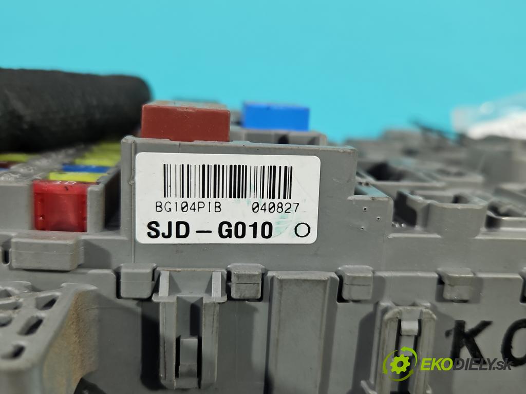 Honda Fr-v 1.7 16V 125 HP manual 92 kW 1668 cm3 5- skrinka poistka 38650-SJD-G01 (Poistková skrinka)