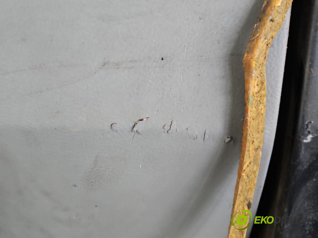 Vw LT II 1996-2006 2.5 TDI 109 HP manual 80 kW 2461 cm3 5- Sedačka pravý  (Sedadlo)