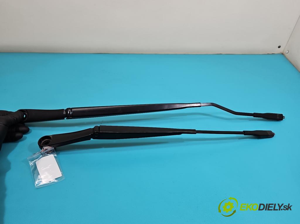 Hyundai i20 III 2020- 1.2 16V 84KM manual 61.8 kW 1197 cm3 5- rameno stieračov predné komplet 98310-Q0000