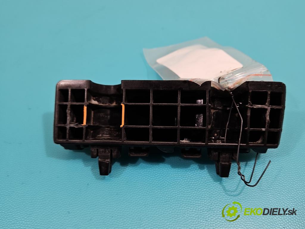 Hyundai i20 III 2020- 1.2 16V 84KM manual 61.8 kW 1197 cm3 5- Boty: nárazník predné ľavý 86551-Q000