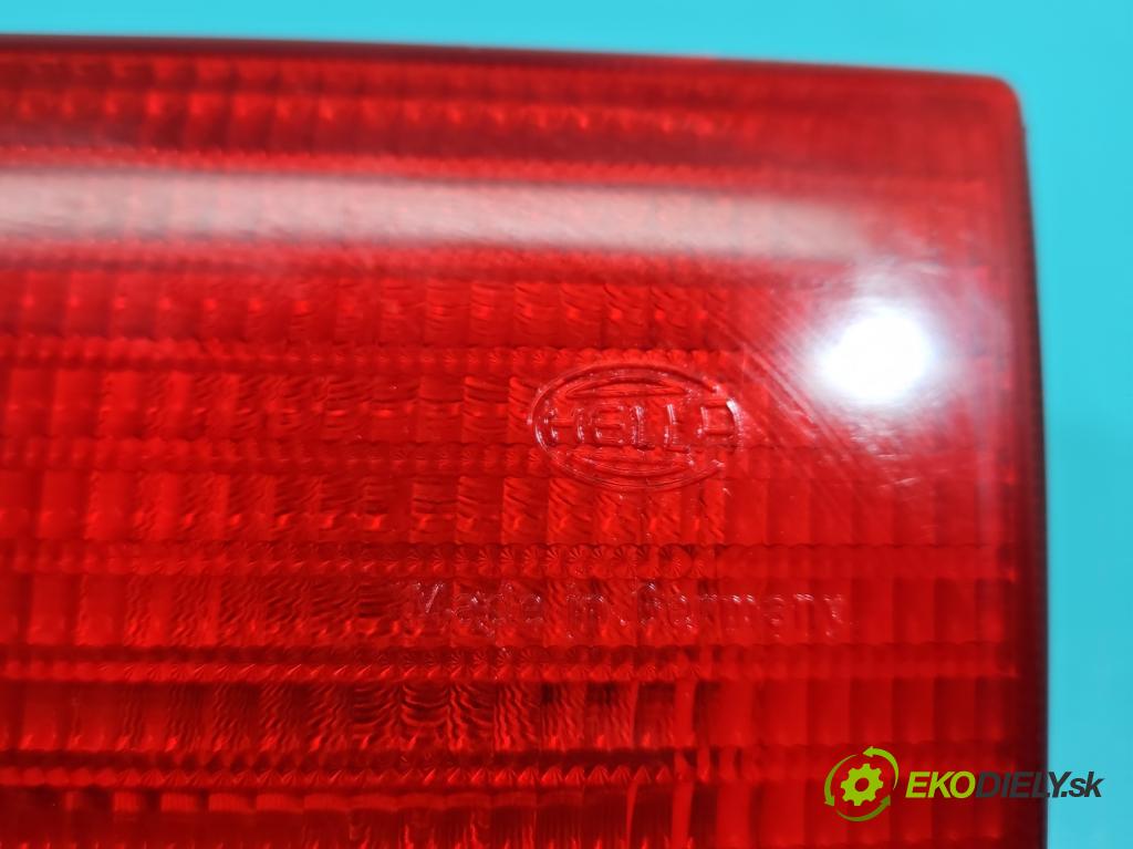 Audi 80 B4 1991-1994 2.0 90 HP manual 66 kW 1984 cm3 4- svetlo / reflektor zadné pravé  (Kľučka dverí ostatné)