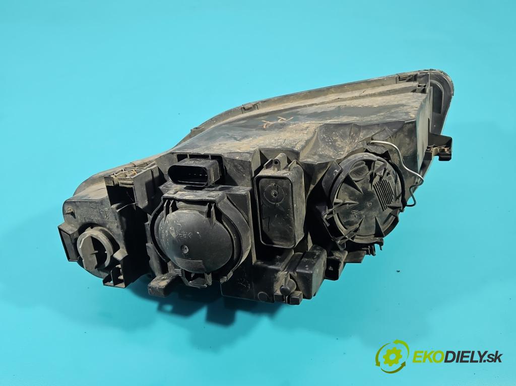 Audi A4 B7 2004-2008 1.8 T 20V 163 HP manual 120 kW 1781 cm3 5- Reflektor: pravý 0301219202 (Svetlo predné pravé)