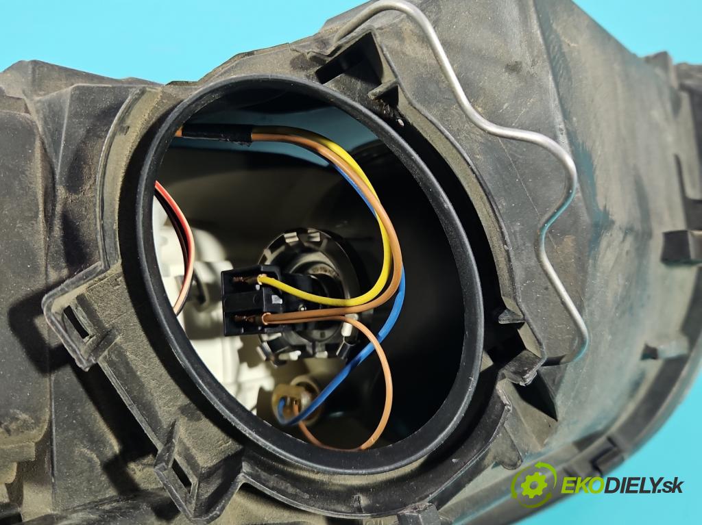 Audi A4 B7 2004-2008 1.8 T 20V 163 HP manual 120 kW 1781 cm3 5- Reflektor: pravý 0301219202 (Svetlo predné pravé)