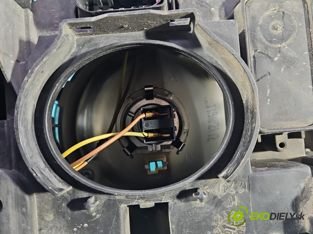 Audi A4 B7 2004-2008 1.8 T 20V 163 HP manual 120 kW 1781 cm3 5- Reflektor: pravý 0301219202 (Svetlo predné pravé)