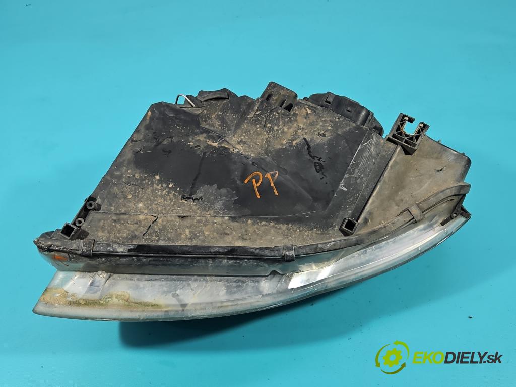 Audi A4 B7 2004-2008 1.8 T 20V 163 HP manual 120 kW 1781 cm3 5- Reflektor: pravý 0301219202 (Svetlo predné pravé)