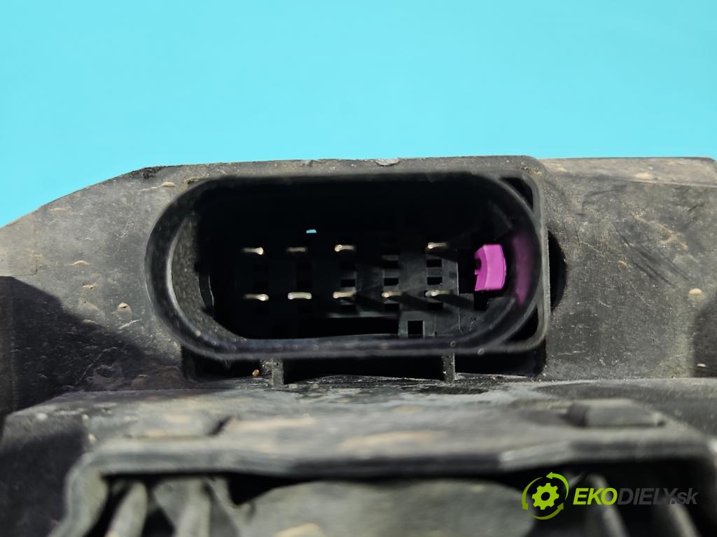 Audi A4 B7 2004-2008 1.8 T 20V 163 HP manual 120 kW 1781 cm3 5- Reflektor: pravý 0301219202 (Svetlo predné pravé)