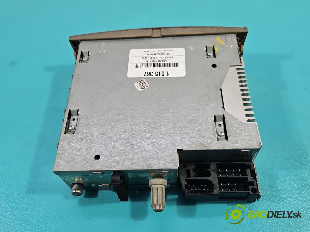 Renault Clio III 2005-2012 1.6 16V 111KM automatic 82 kW 1598 cm3 5- Radio originál 8200633623B