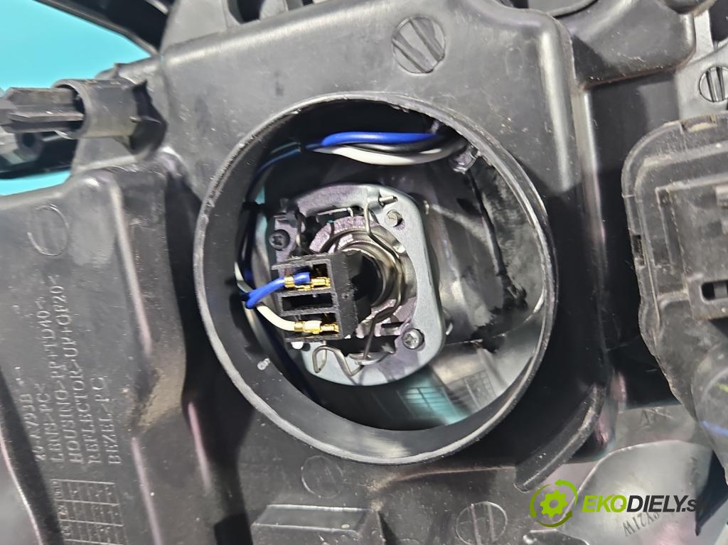 Renault Clio III 2005-2012 1.6 16V 111KM automatic 82 kW 1598 cm3 5- Reflektor: pravý  (Svetlo predné pravé)