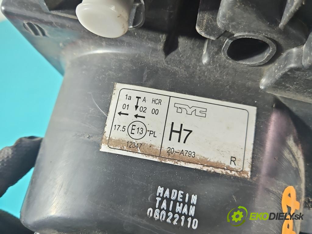 Renault Clio III 2005-2012 1.6 16V 111KM automatic 82 kW 1598 cm3 5- Reflektor: pravý  (Svetlo predné pravé)