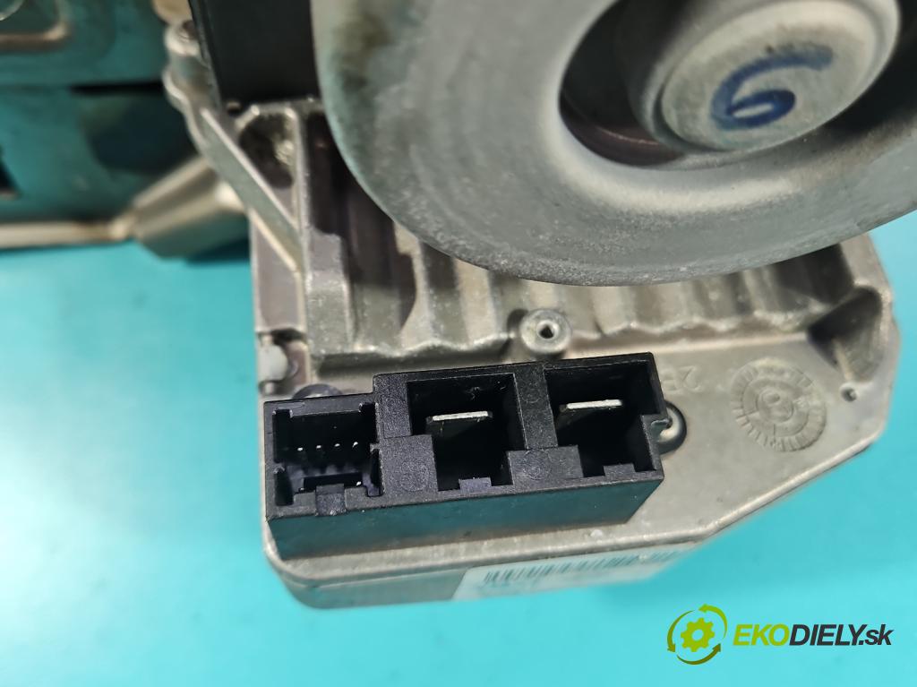 Renault Clio III 2005-2012 1.6 16V 111KM automatic 82 kW 1598 cm3 5- čerpadlo posilovač 8200826807 (Servočerpadlo)