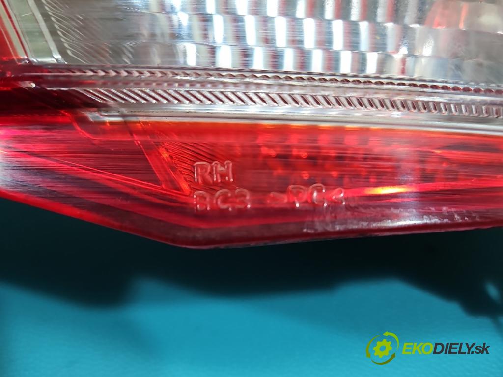 Hyundai i20 III 2020- 1.2 16V 84KM manual 61,8 kW 1197 cm3 5- svetlo / reflektor zadné pravé nárazník 92406-Q0100