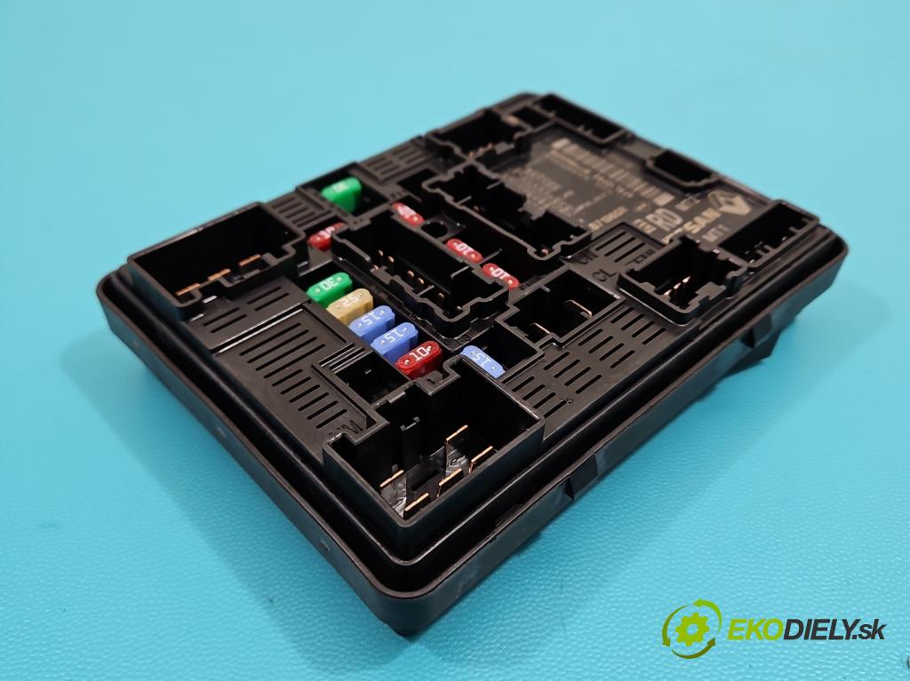 Dacia Sandero III 2020- 1.0 SCe 91KM manual 67 kW 999 cm3 5- skříňka pojistková 284B71965R (Pojistková skříňka)