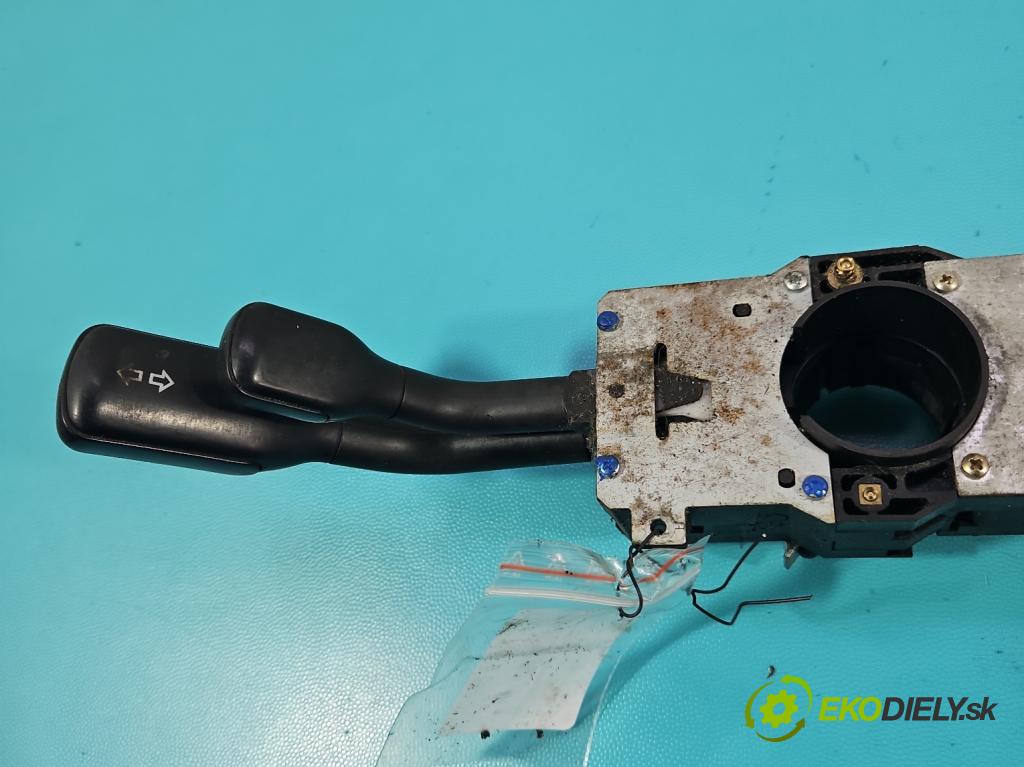 Audi 80 B4 1991-1994 2.0 90 HP manual 66 kW 1984 cm3 4- prepínač komplex: 4A0953503 (Prepínacie páčky pod volantom)