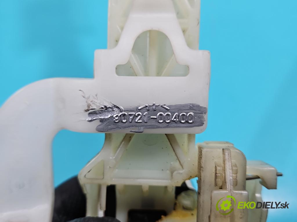 Hyundai Ix35 2.0 crdi 4wd 136hp manual 100 kW 1995 cm3 5- klika přední levé 90721-00400 (Vnější přední levá klika dveří)