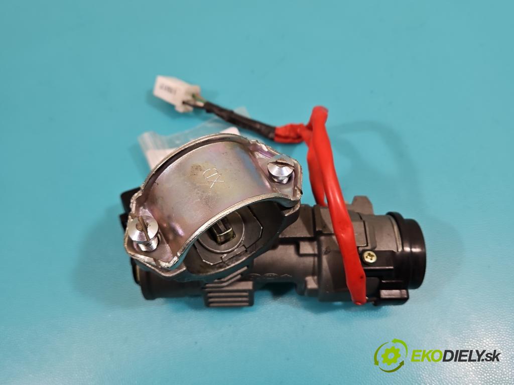 Hyundai Ix35 2.0 crdi 4wd 136 HP manual 100 kW 1995 cm3 5- Spínačka  (Spínacia skrinka)