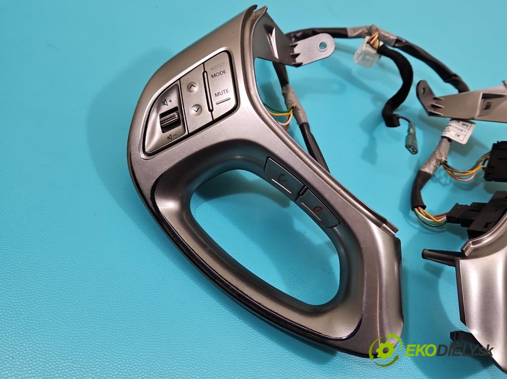 Hyundai Ix35 2.0 crdi 4wd 136 HP manual 100 kW 1995 cm3 5- prepínač multifunkční: řízení: 96700-2S300 (Prepínacie páčky pod volantom)