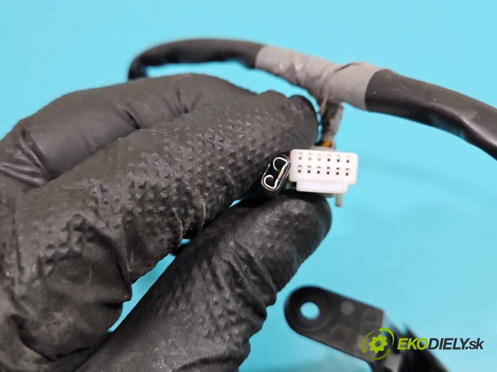 Hyundai Ix35 2.0 crdi 4wd 136 HP manual 100 kW 1995 cm3 5- prepínač multifunkční: řízení: 96700-2S300 (Prepínacie páčky pod volantom)