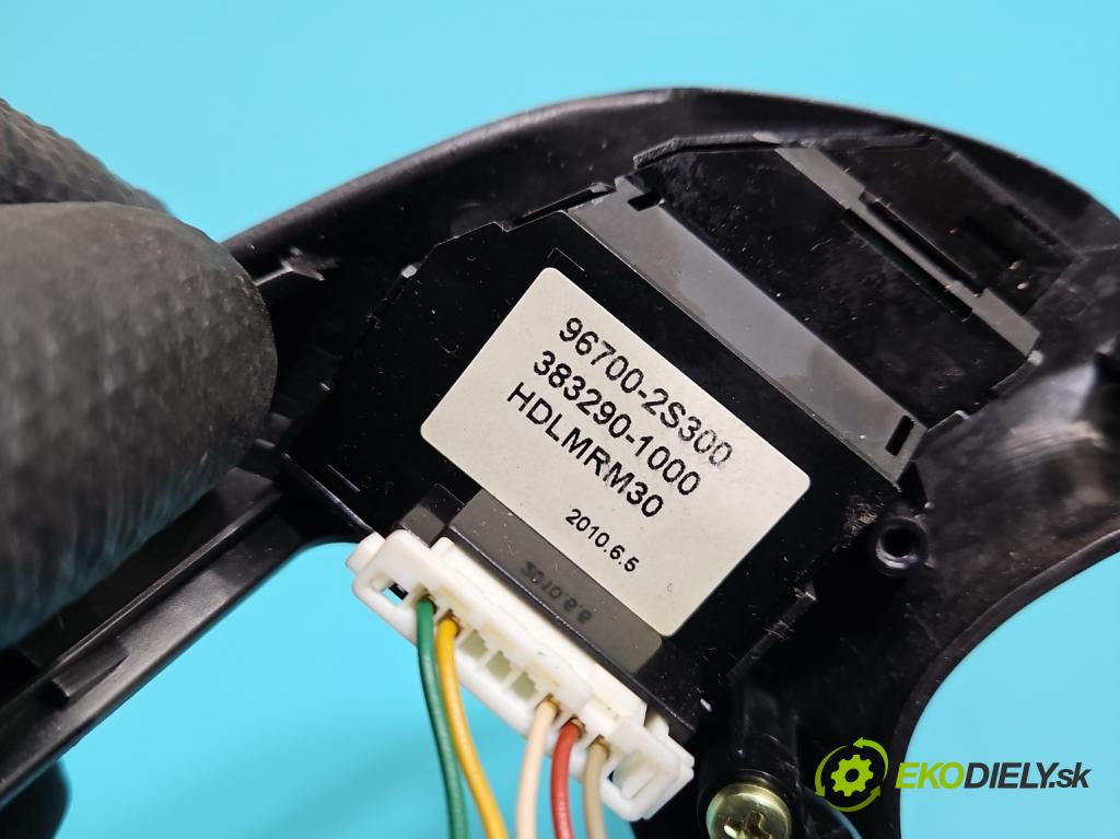 Hyundai Ix35 2.0 crdi 4wd 136 HP manual 100 kW 1995 cm3 5- prepínač multifunkční: řízení: 96700-2S300 (Prepínacie páčky pod volantom)