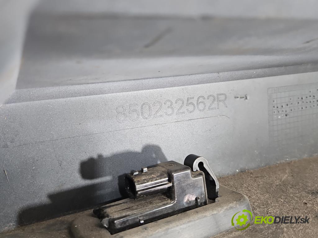 Dacia Sandero III 2020- 1.0 SCe: 91 KM manual 67 kW 999 cm3 5- nárazník zadné 850232562R (Kľučka dverí ostatné)