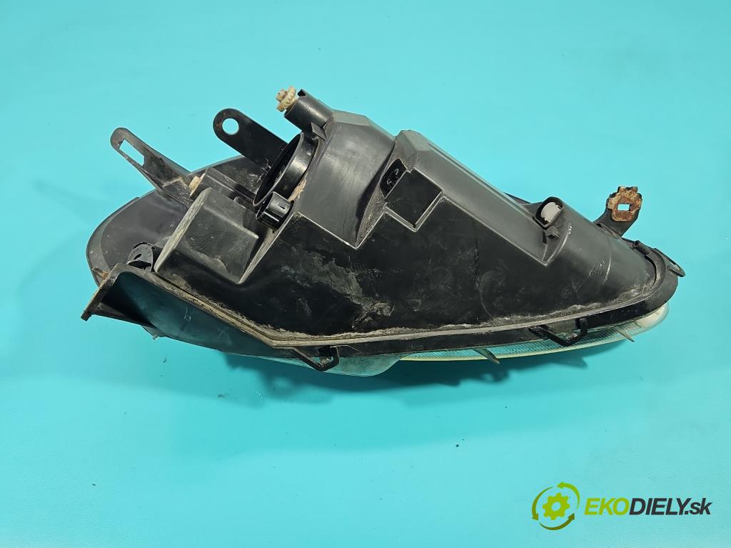 Fiat Punto Grande 1.2 8v 65 HP manual 48 kW 1242 cm3 3- Reflektor: ľavý  (Kľučka dverí ostatné)