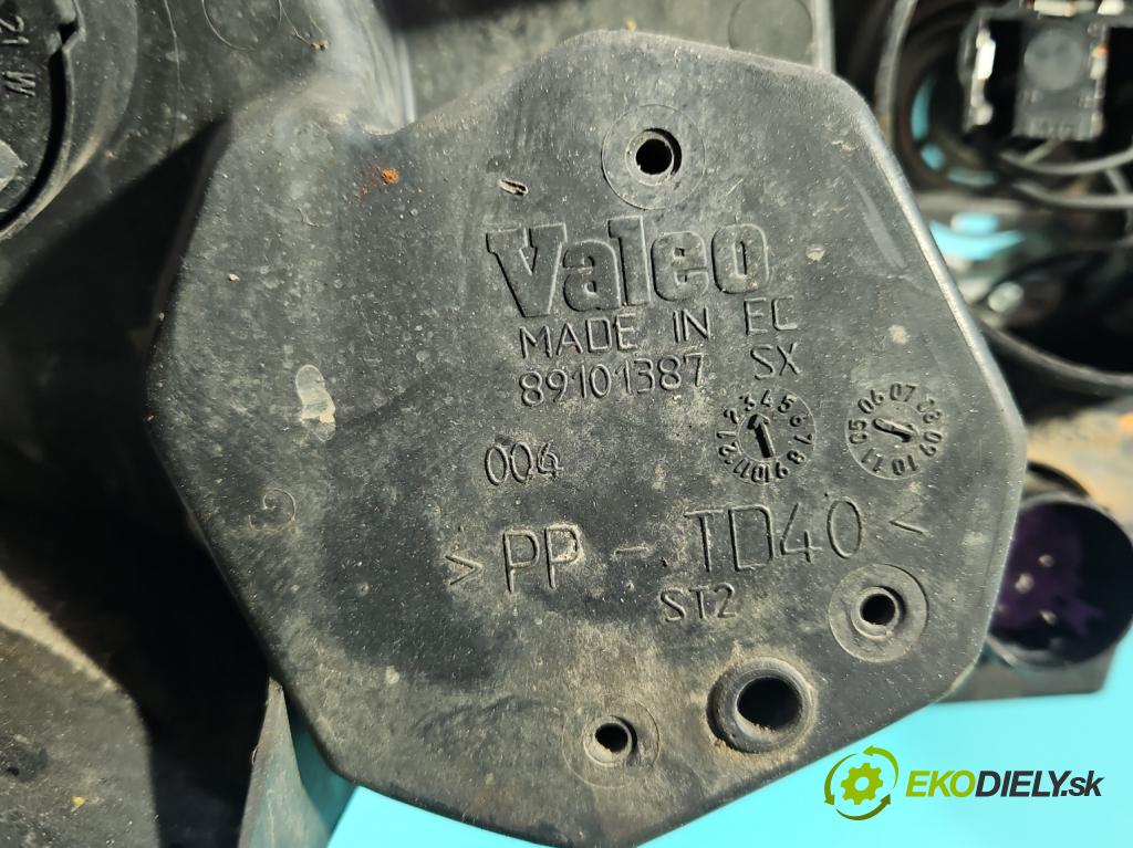 Fiat Punto Grande 1.2 8v 65 HP manual 48 kW 1242 cm3 3- Reflektor: ľavý  (Kľučka dverí ostatné)