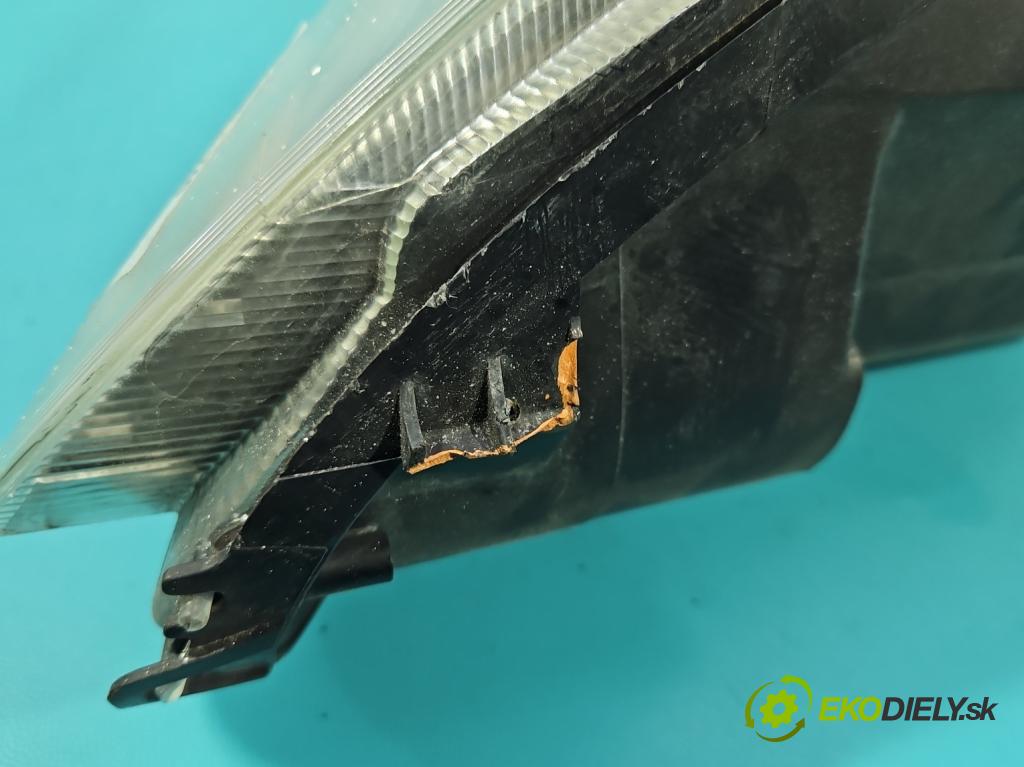 Fiat Punto Grande 1.2 8v 65 HP manual 48 kW 1242 cm3 3- Reflektor: pravý  (Svetlo predné pravé)