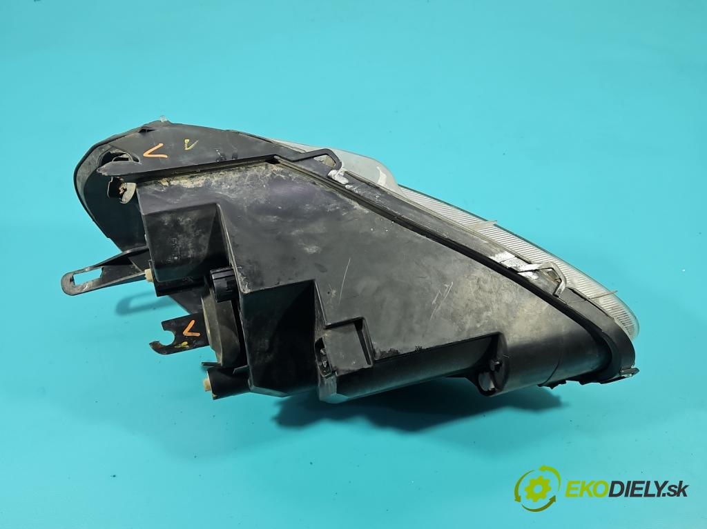 Fiat Punto Grande 1.2 8v 65 HP manual 48 kW 1242 cm3 3- Reflektor: pravý  (Svetlo predné pravé)