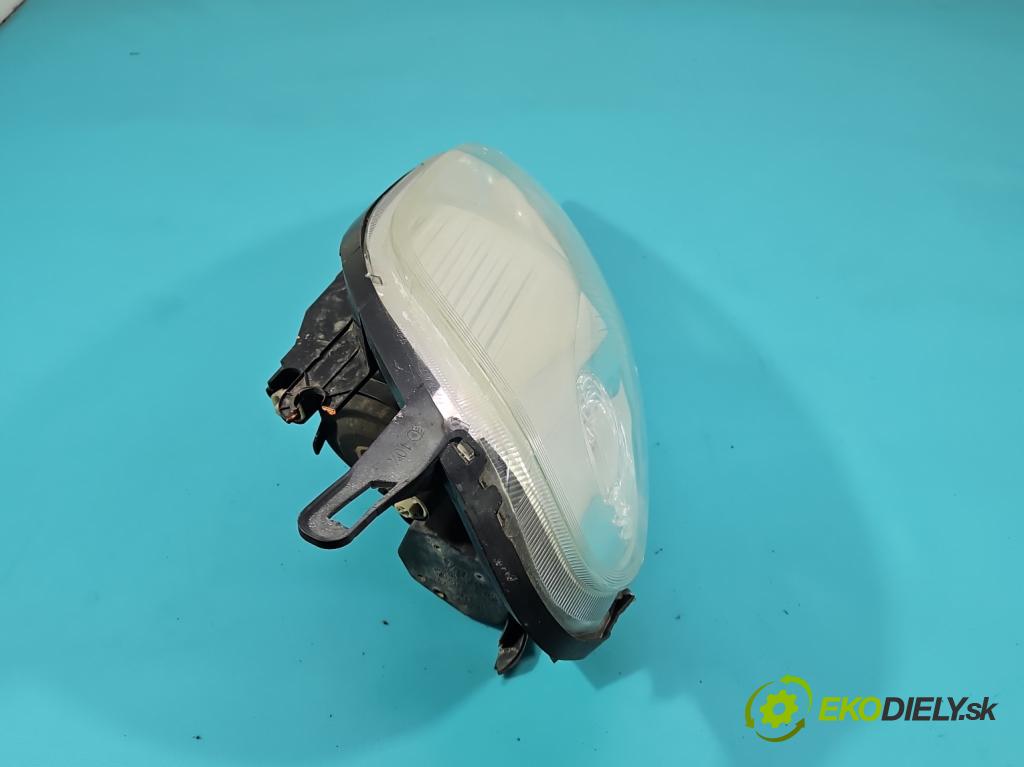 Fiat Punto Grande 1.2 8v 65 HP manual 48 kW 1242 cm3 3- Reflektor: pravý  (Svetlo predné pravé)