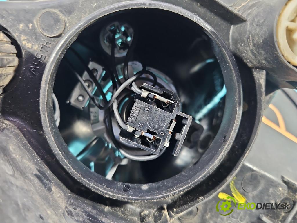 Fiat Punto Grande 1.2 8v 65 HP manual 48 kW 1242 cm3 3- Reflektor: pravý  (Svetlo predné pravé)