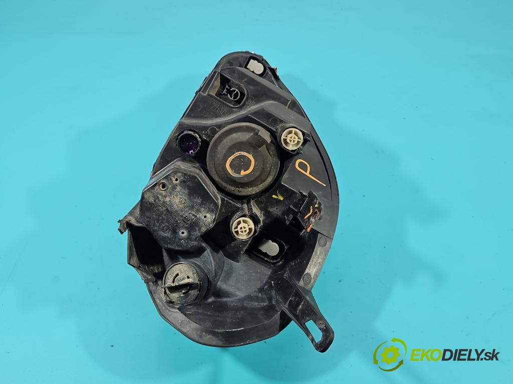 Fiat Punto Grande 1.2 8v 65 HP manual 48 kW 1242 cm3 3- Reflektor: pravý  (Svetlo predné pravé)