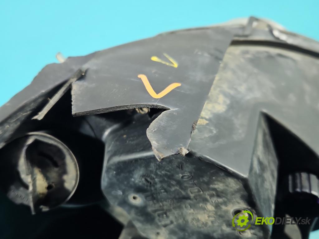 Fiat Punto Grande 1.2 8v 65 HP manual 48 kW 1242 cm3 3- Reflektor: pravý  (Svetlo predné pravé)