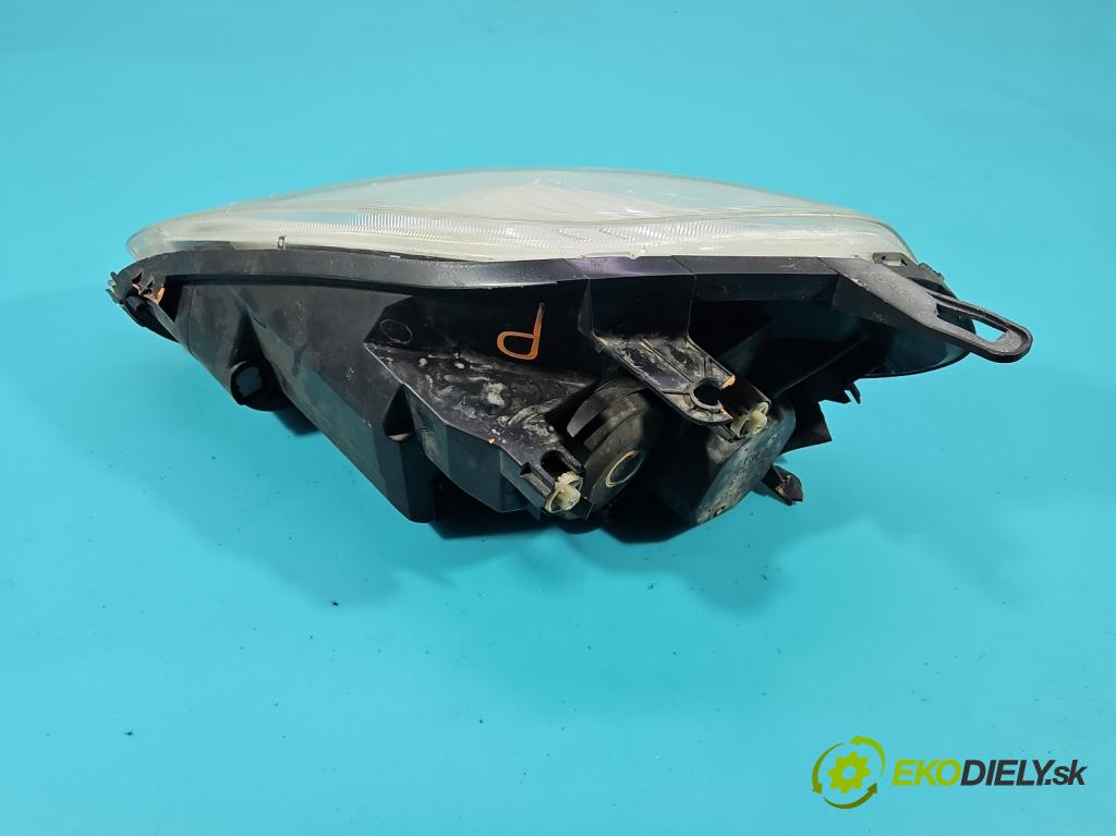 Fiat Punto Grande 1.2 8v 65 HP manual 48 kW 1242 cm3 3- Reflektor: pravý  (Svetlo predné pravé)