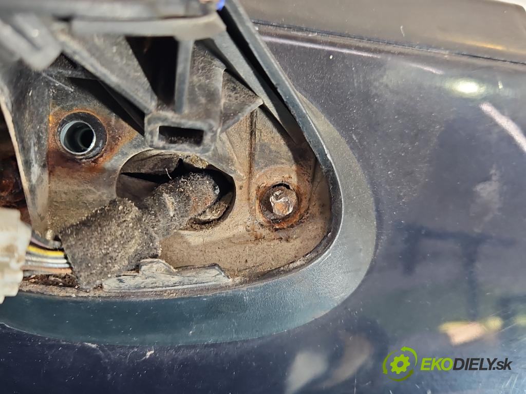 Fiat Punto Grande 1.2 8v 65 HP manual 48 kW 1242 cm3 3- dvere predné pravé  (Kľučka dverí ostatné)