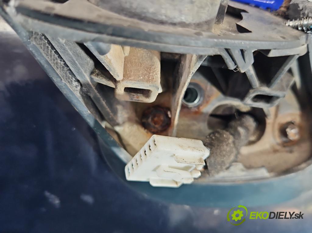 Fiat Punto Grande 1.2 8v 65 HP manual 48 kW 1242 cm3 3- dvere predné pravé  (Kľučka dverí ostatné)