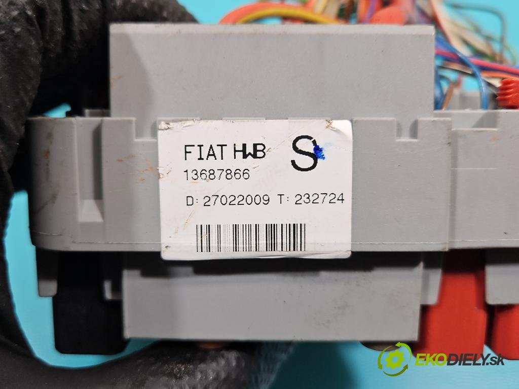 Fiat Punto Grande 1.2 8v 65 HP manual 48 kW 1242 cm3 3- skrinka poistka 13687866 (Poistková skrinka)