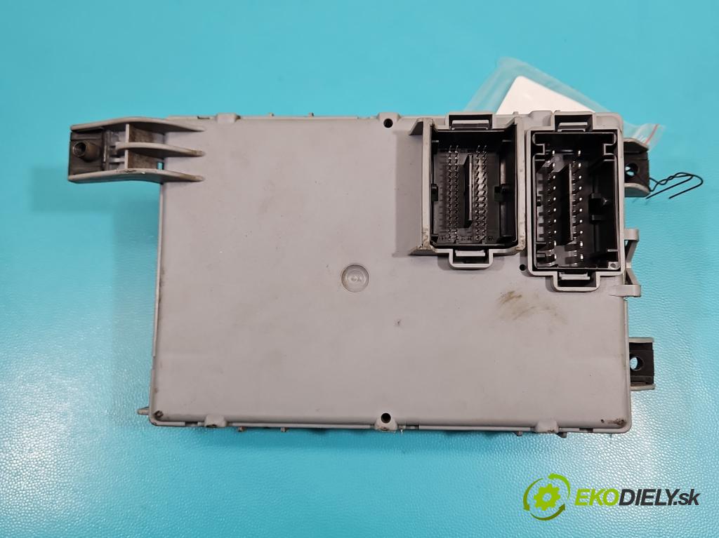 Fiat Punto Grande 1.2 8v 65 HP manual 48 kW 1242 cm3 3- skrinka poistka 00518263170 (Poistková skrinka)