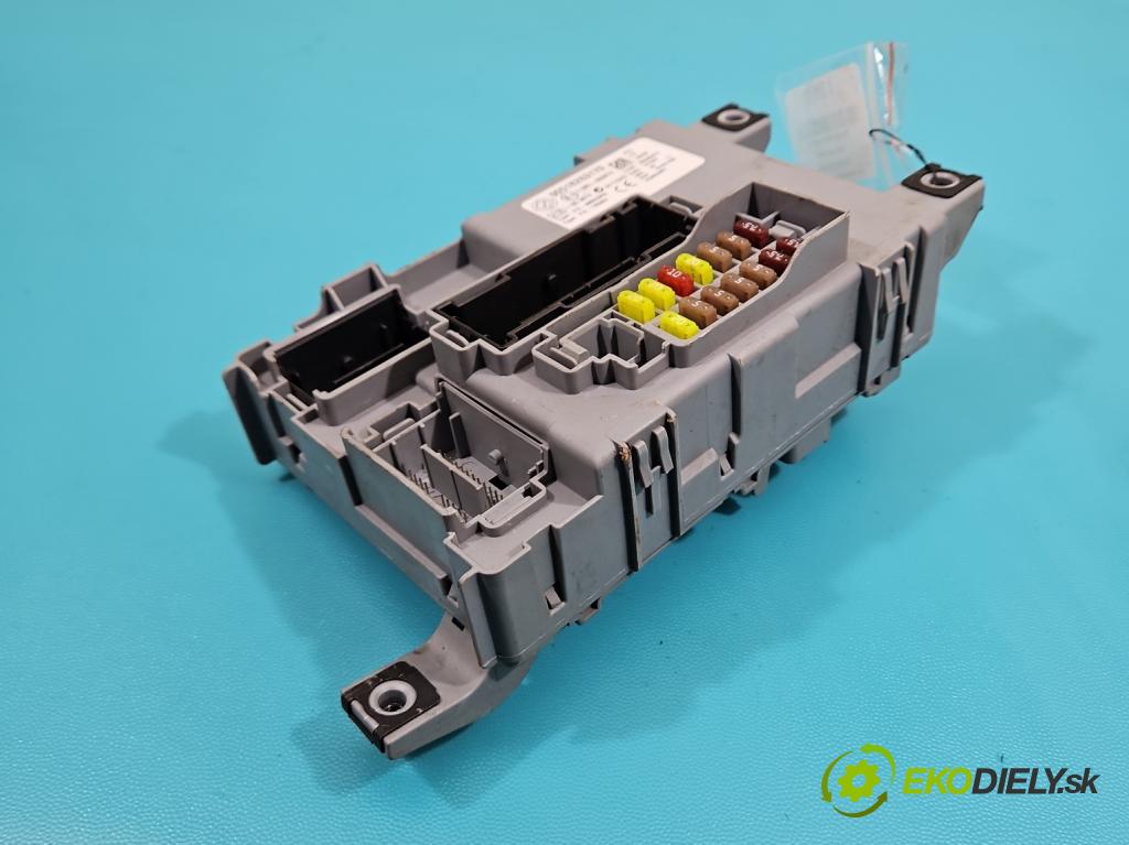 Fiat Punto Grande 1.2 8v 65 HP manual 48 kW 1242 cm3 3- skrinka poistka 00518263170 (Poistková skrinka)