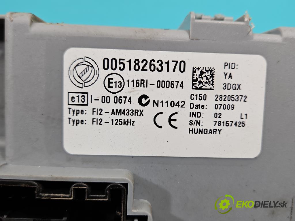 Fiat Punto Grande 1.2 8v 65 HP manual 48 kW 1242 cm3 3- skrinka poistka 00518263170 (Poistková skrinka)