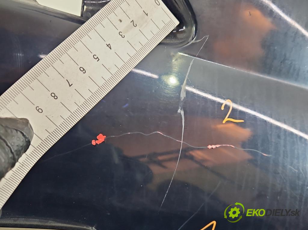 Fiat Punto Grande 1.2 8v 65 hp manual 48 kW 1242 cm3 3- blatnik přední pravý  (Klika dveří ostatní)