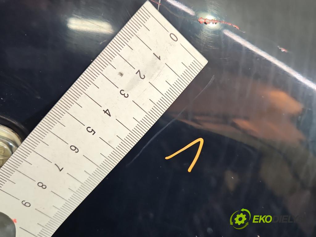 Fiat Punto Grande 1.2 8v 65 hp manual 48 kW 1242 cm3 3- blatnik přední pravý  (Klika dveří ostatní)