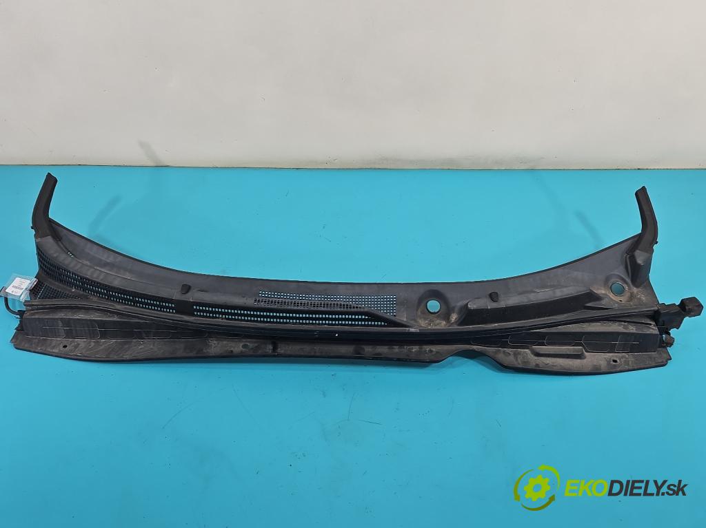 Hyundai Ix35 2.0 crdi 4wd 136 HP manual 100 kW 1995 cm3 5- torpédo  (Torpédo (plast pod čelným sklom))