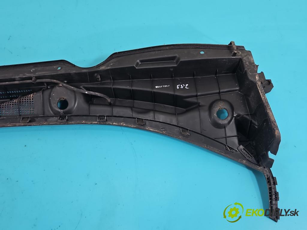 Hyundai Ix35 2.0 crdi 4wd 136 HP manual 100 kW 1995 cm3 5- torpédo  (Torpédo (plast pod čelným sklom))