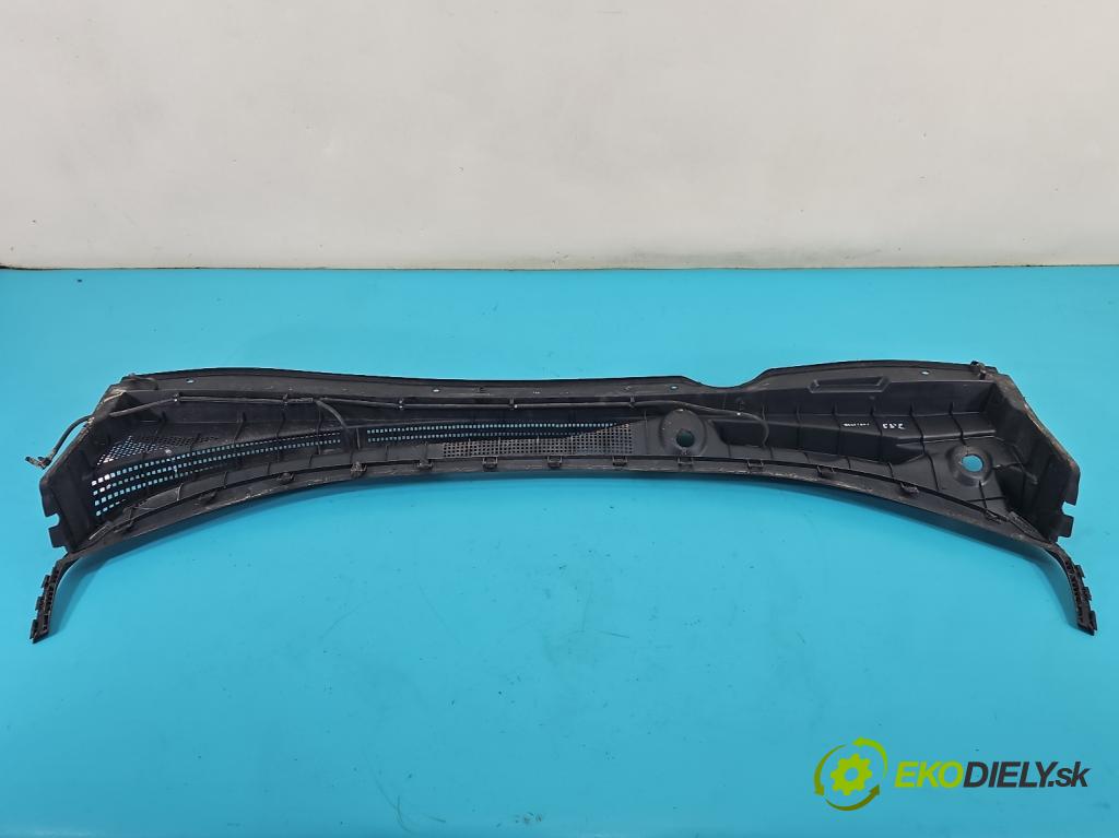 Hyundai Ix35 2.0 crdi 4wd 136 HP manual 100 kW 1995 cm3 5- torpédo  (Torpédo (plast pod čelným sklom))