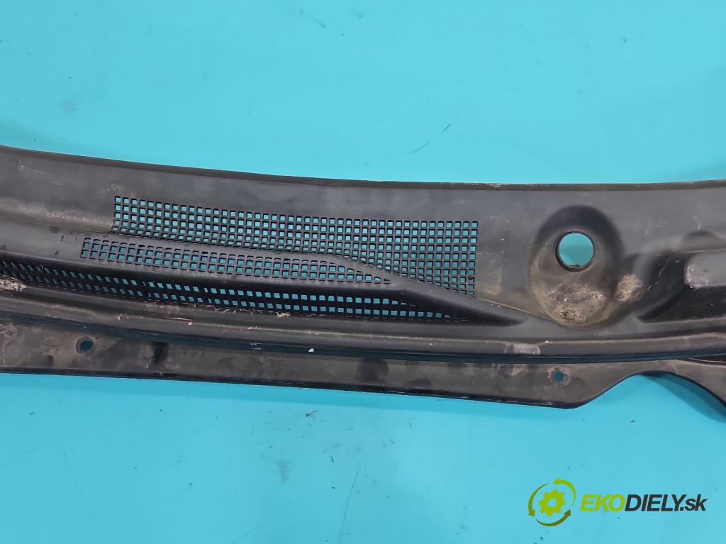 Hyundai Ix35 2.0 crdi 4wd 136 HP manual 100 kW 1995 cm3 5- torpédo  (Torpédo (plast pod čelným sklom))