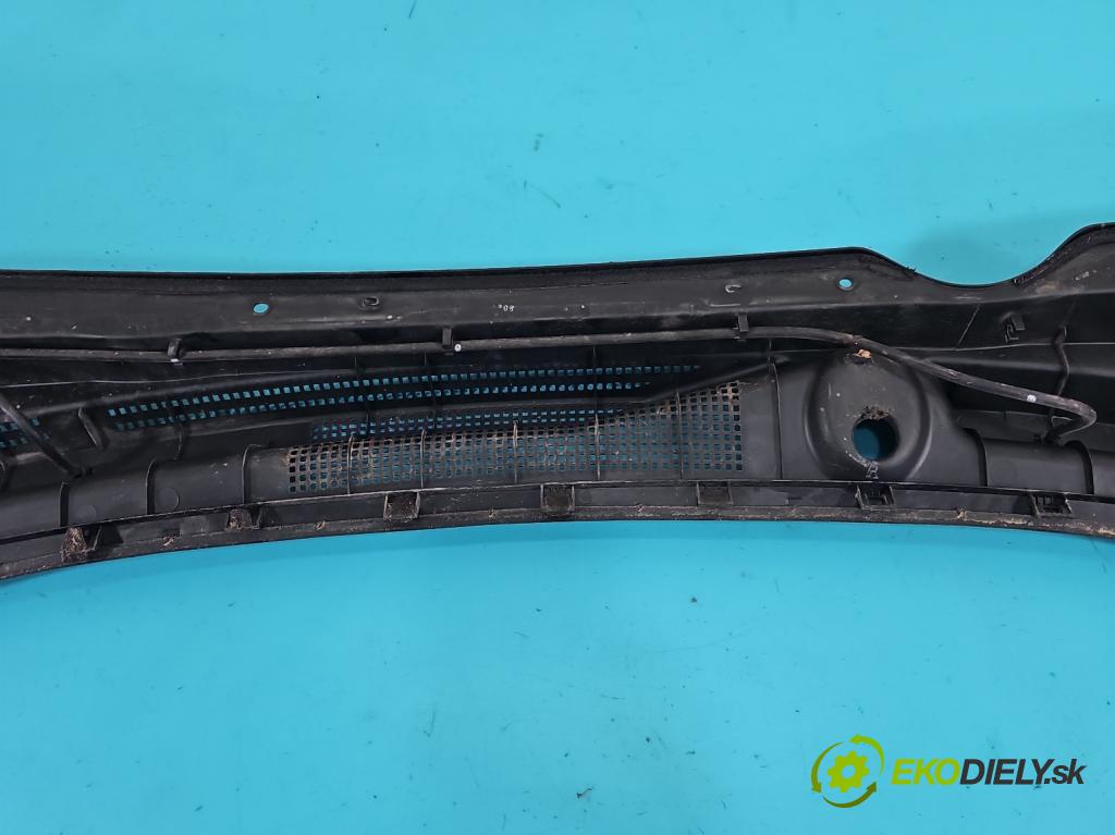 Hyundai Ix35 2.0 crdi 4wd 136 HP manual 100 kW 1995 cm3 5- torpédo  (Torpédo (plast pod čelným sklom))