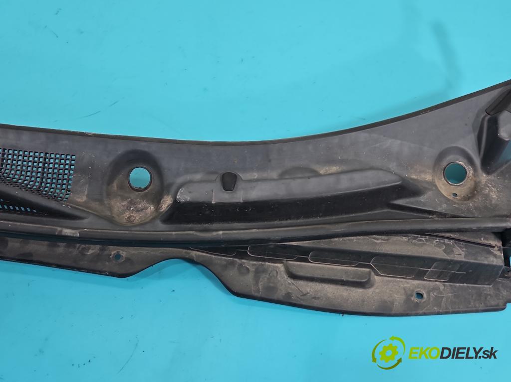 Hyundai Ix35 2.0 crdi 4wd 136 HP manual 100 kW 1995 cm3 5- torpédo  (Torpédo (plast pod čelným sklom))