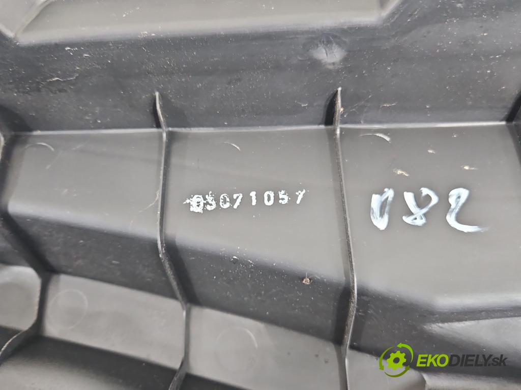 Hyundai Ix35 2.0 crdi 4wd 136 HP manual 100 kW 1995 cm3 5- torpédo  (Torpédo (plast pod čelným sklom))