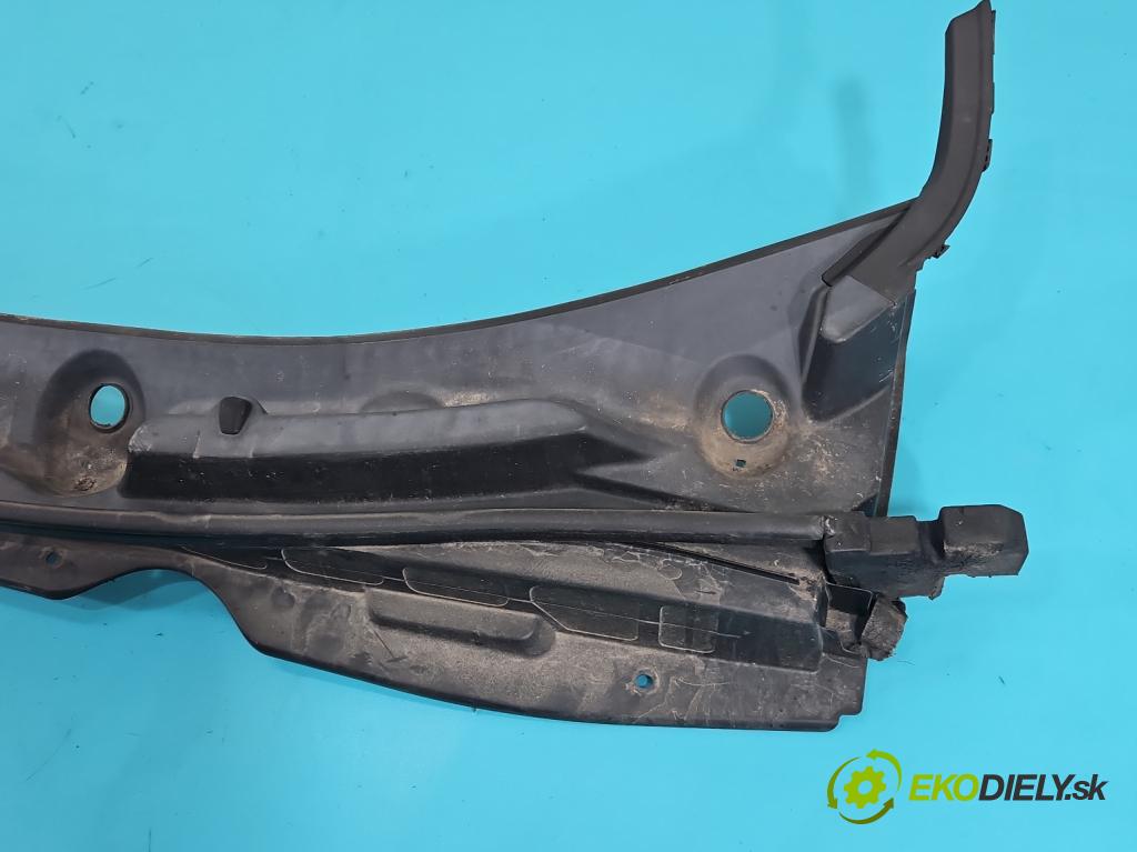 Hyundai Ix35 2.0 crdi 4wd 136 HP manual 100 kW 1995 cm3 5- torpédo  (Torpédo (plast pod čelným sklom))